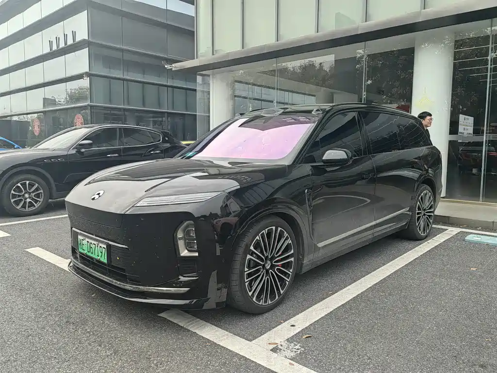 NIO ES8