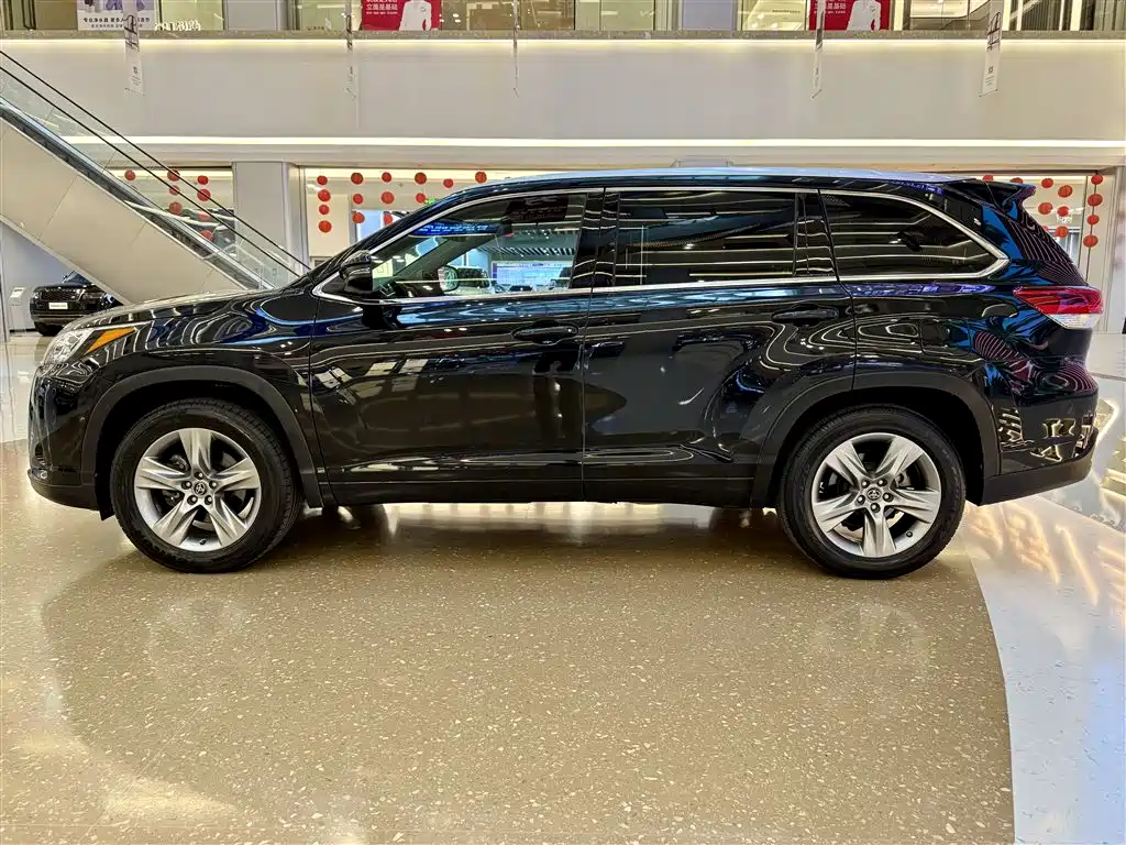 TOYOTA HIGHLANDER