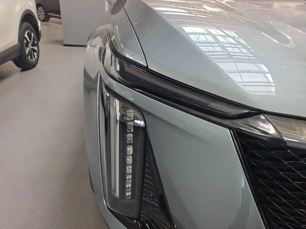 Cadillac XT5 — миниатюра 11