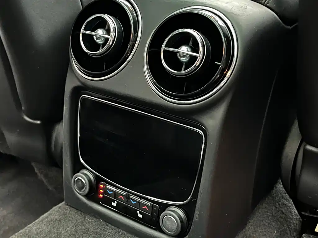 Jaguar XJ — миниатюра 25