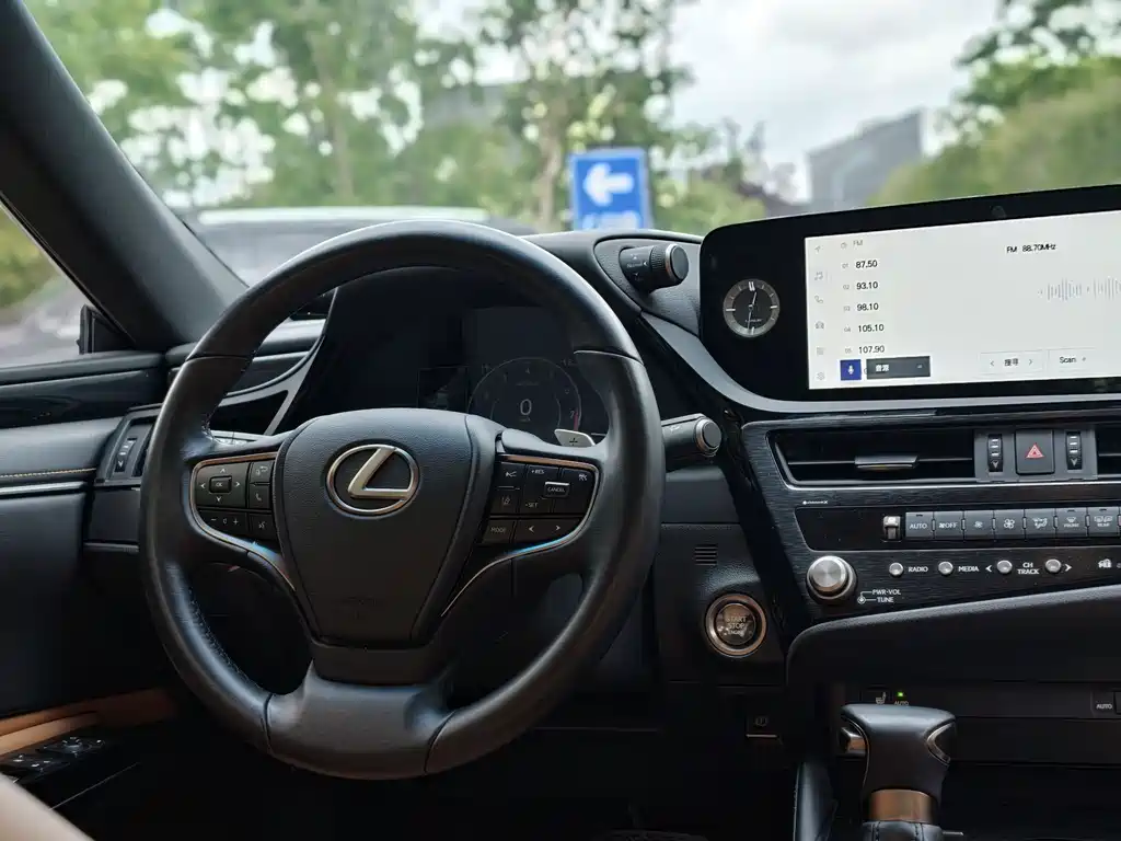 Lexus ES 2022 200