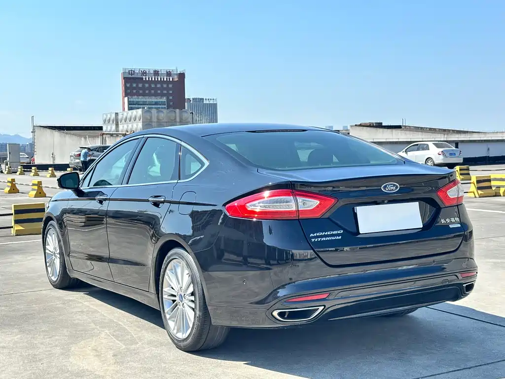 Ford Mondeo — миниатюра 7