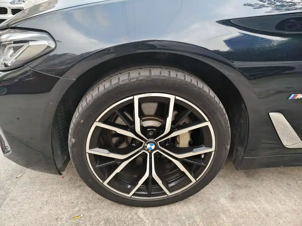 BMW 5 Series — миниатюра 27