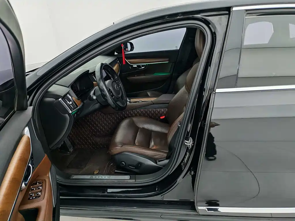 Volvo S90 2021 B5 Luxury