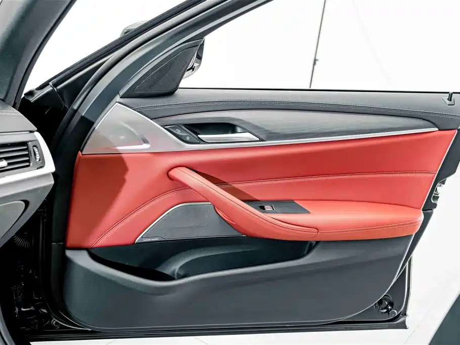 BMW 5 Series — миниатюра 13