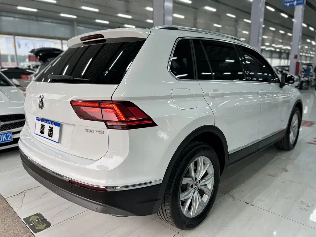 VOLKSWAGEN TIGUAN