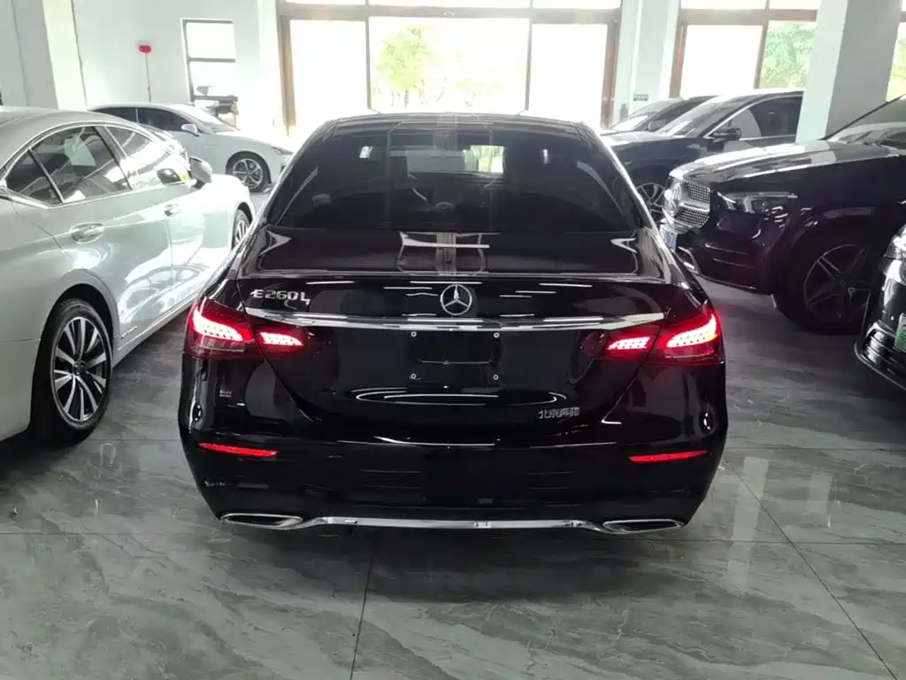 Mercedes-Benz E-Class — миниатюра 6