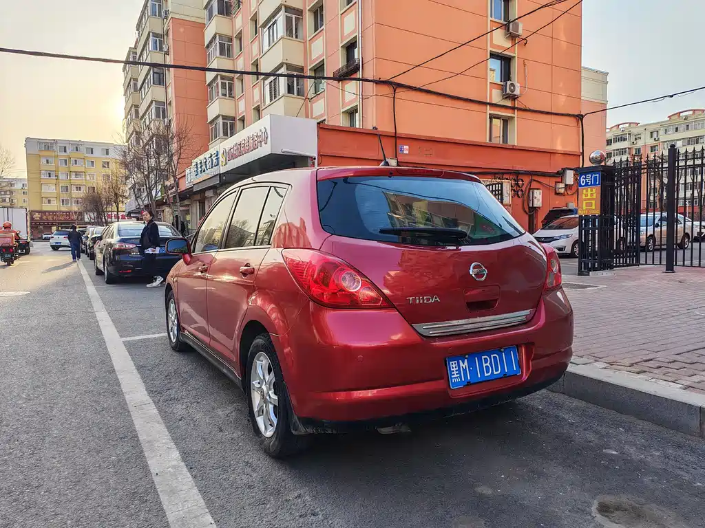 Nissan Tiida 2005 1.6GE AT