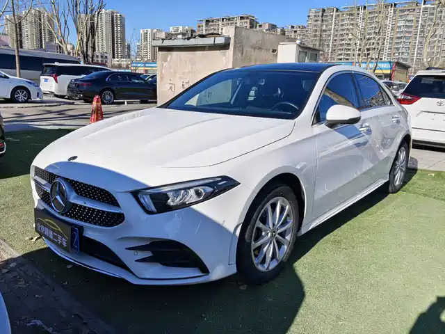 MERCEDES-BENZ A CLASS 2021