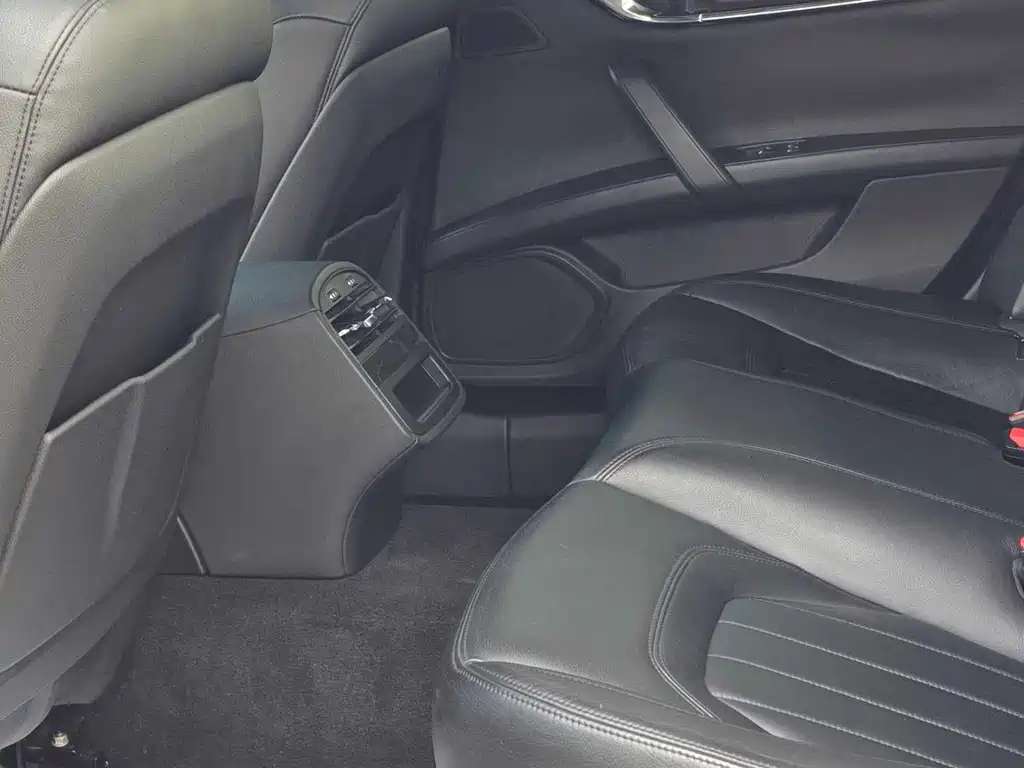 Maserati Quattroporte — миниатюра 6
