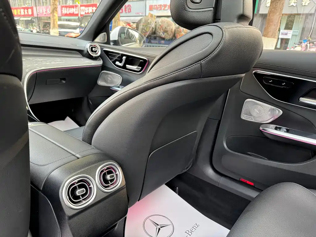 Mercedes-Benz C-Class — миниатюра 12