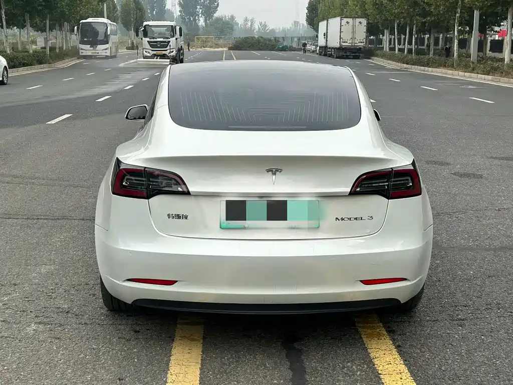 Tesla Model 3 — миниатюра 8