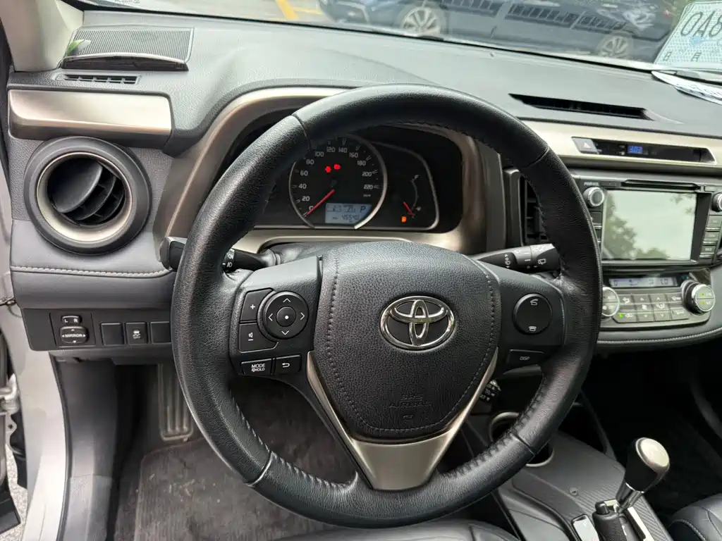 Toyota RAV4 — миниатюра 12