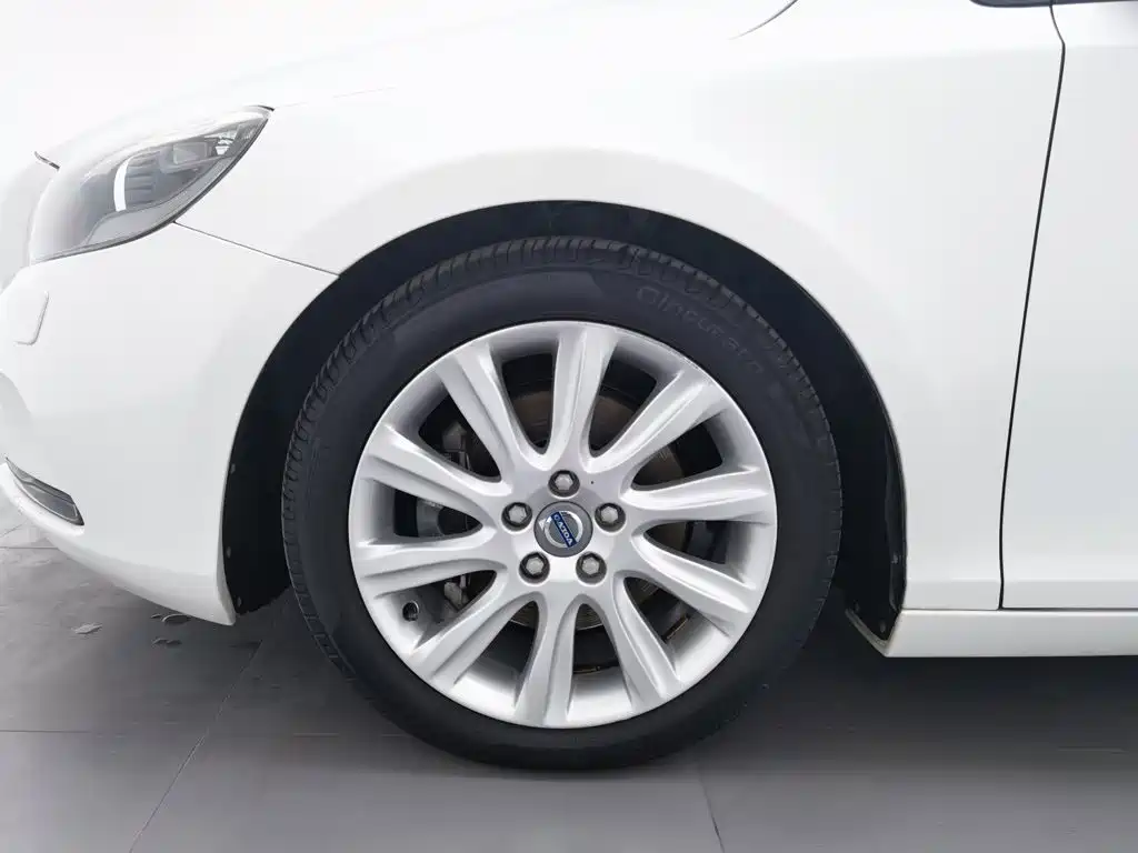 Volvo V40 — миниатюра 17