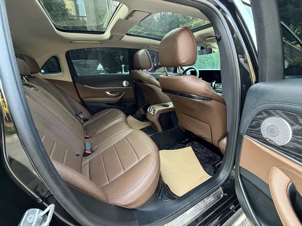 Mercedes-Benz E-Class — миниатюра 8