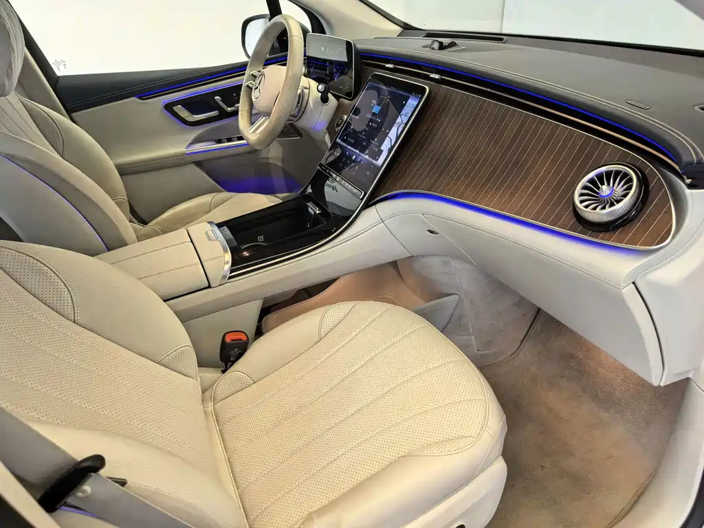 Mercedes-Benz EQE SUV — миниатюра 11
