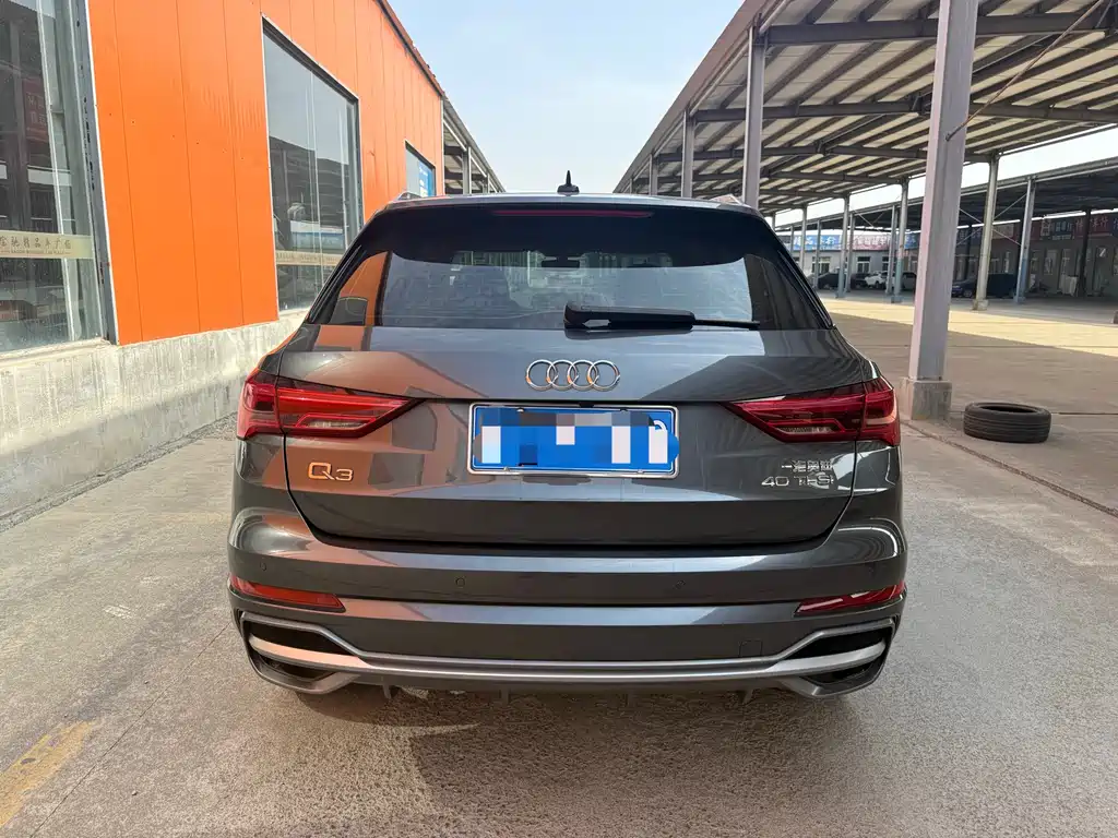 AUDI Q3