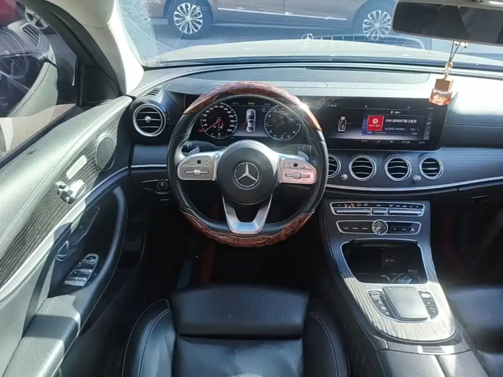Mercedes-Benz E-Class — миниатюра 11
