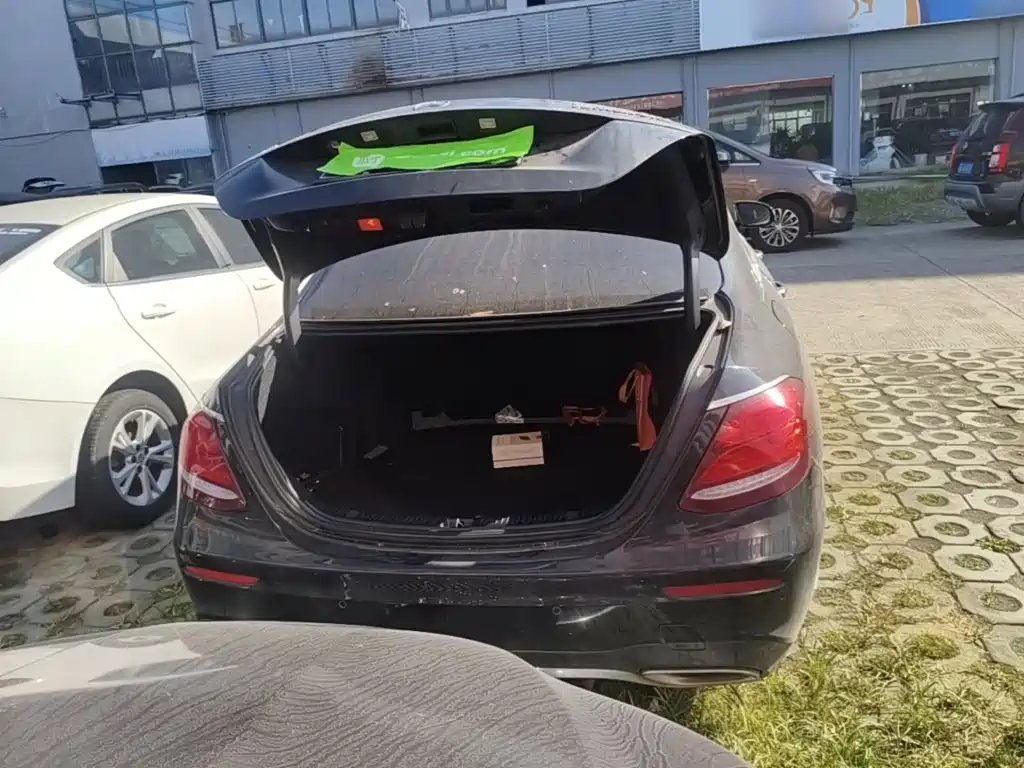 Mercedes-Benz E-Class — миниатюра 19