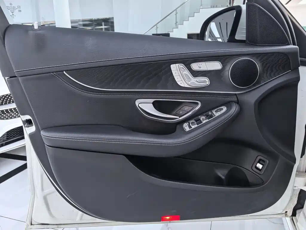 Mercedes-Benz C-Class — миниатюра 4