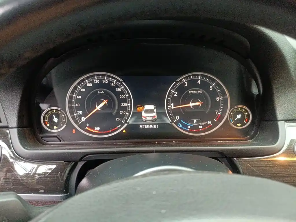 BMW 5 Series — миниатюра 7