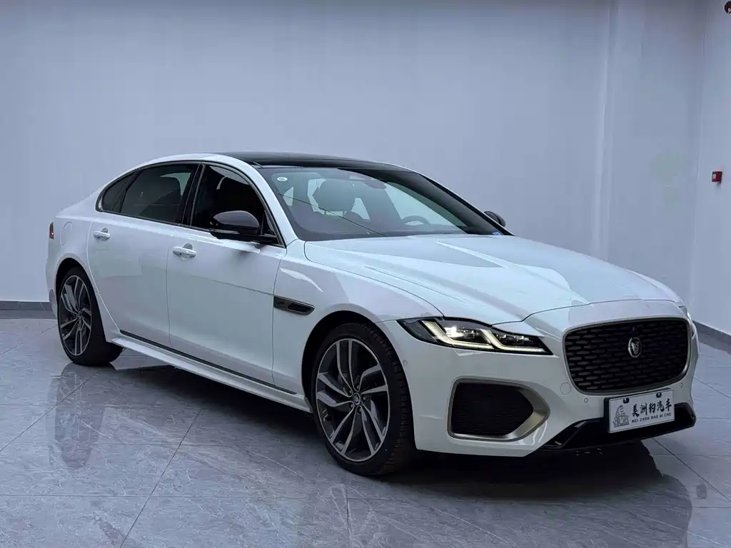 Jaguar XFL — миниатюра 3
