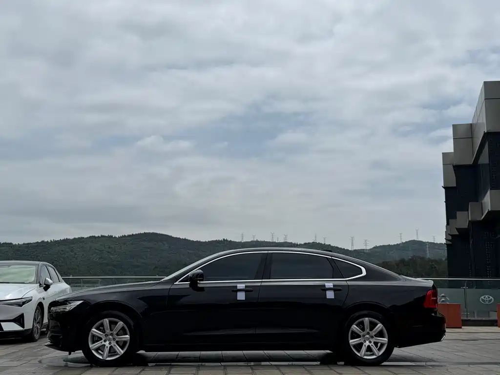 Volvo S90 2018 T4