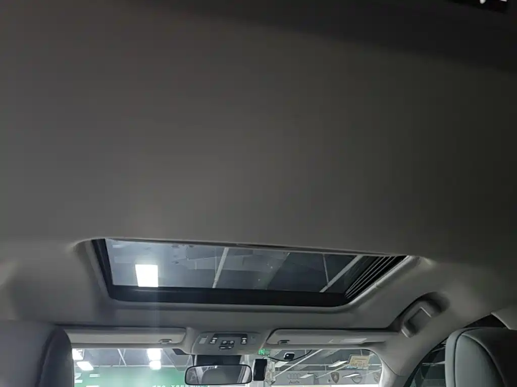 Toyota Granvia — миниатюра 18