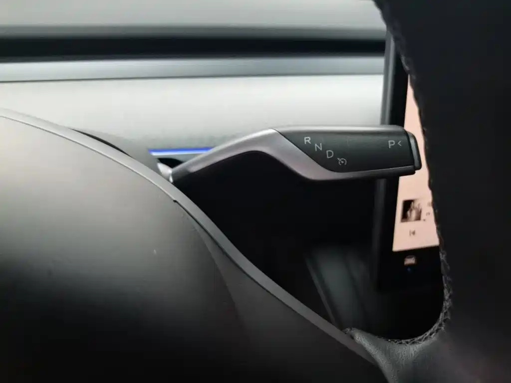 Tesla Model Y — миниатюра 14