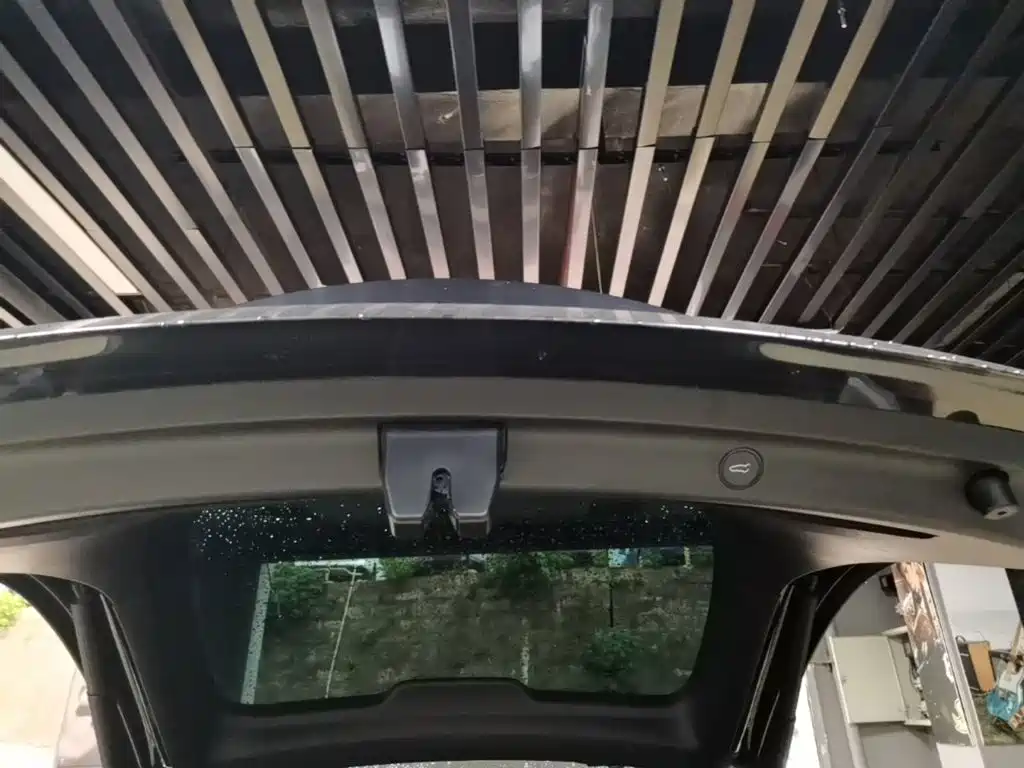 Tesla Model Y — миниатюра 19