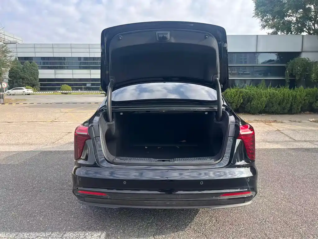 Hongqi Hongqi H5 PHEV — миниатюра 5