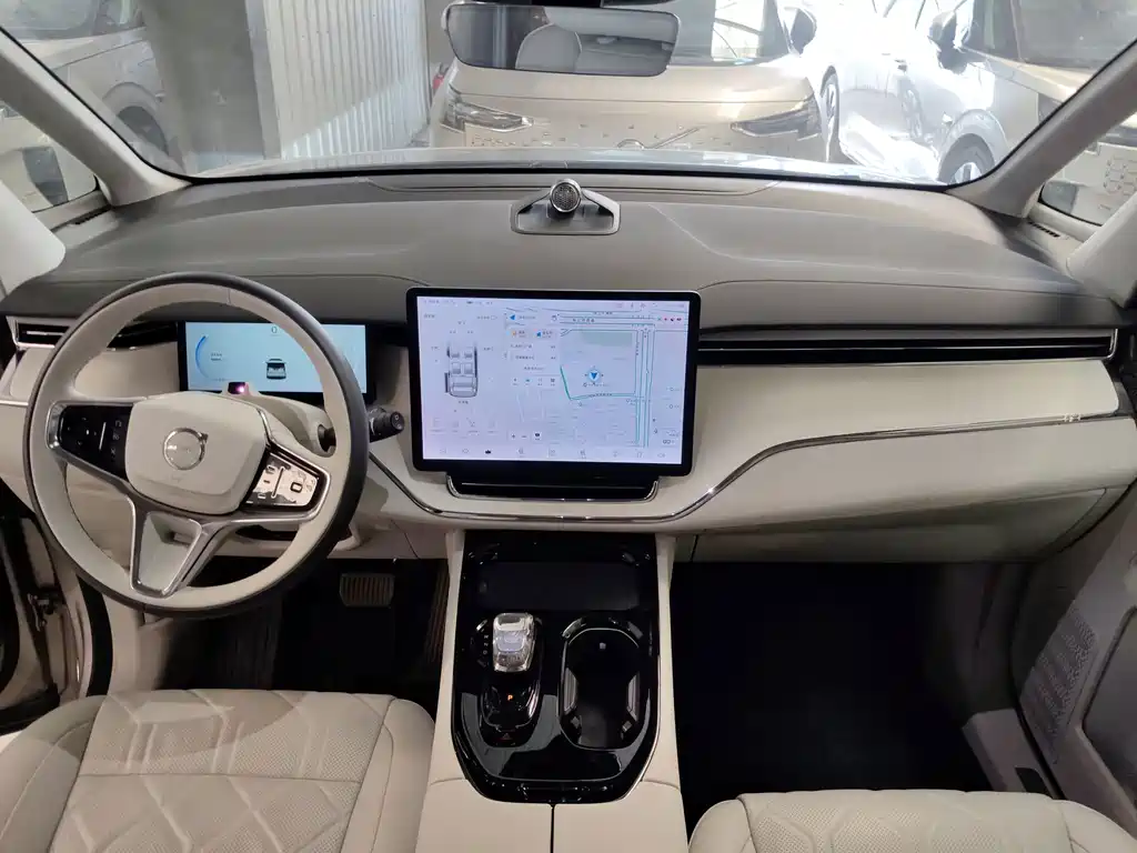 Volvo EM90 — миниатюра 12