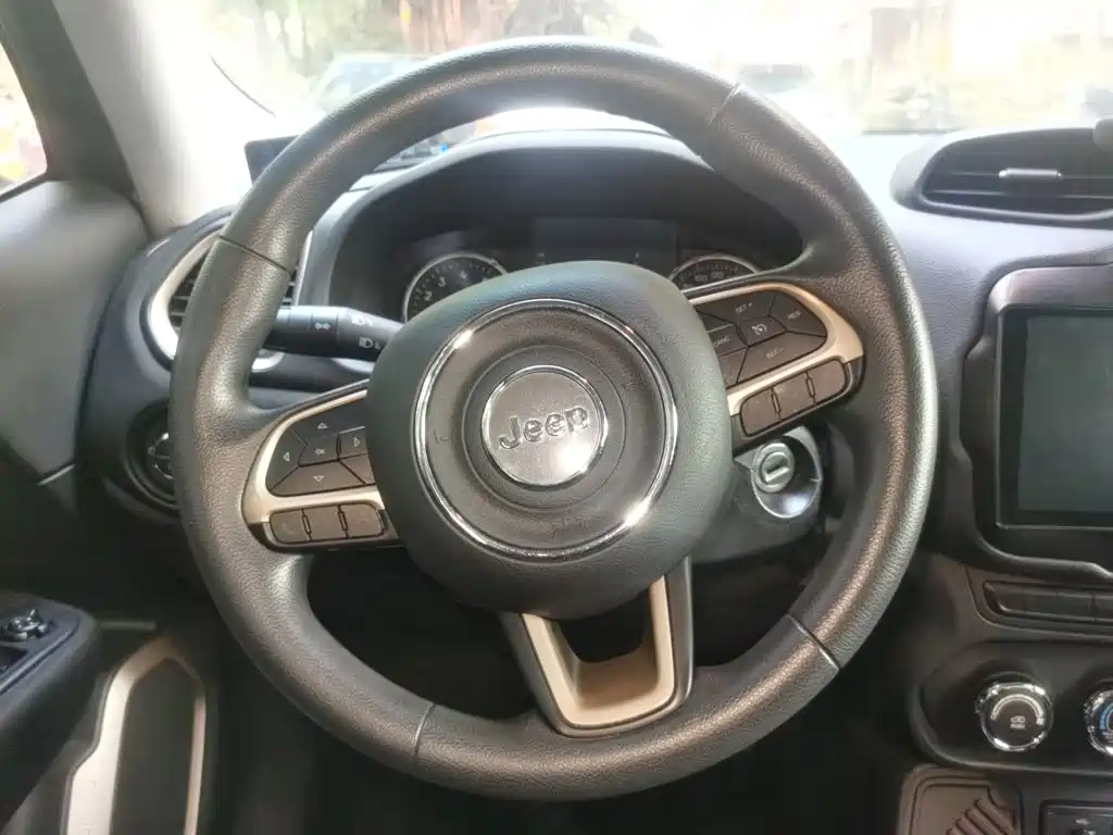 Jeep Renegade — миниатюра 6