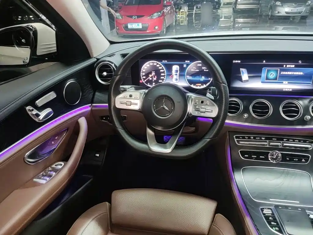 Mercedes-Benz E-Class — миниатюра 11