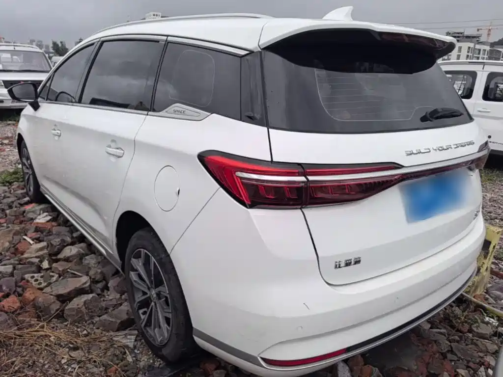 BYD MAX — миниатюра 5