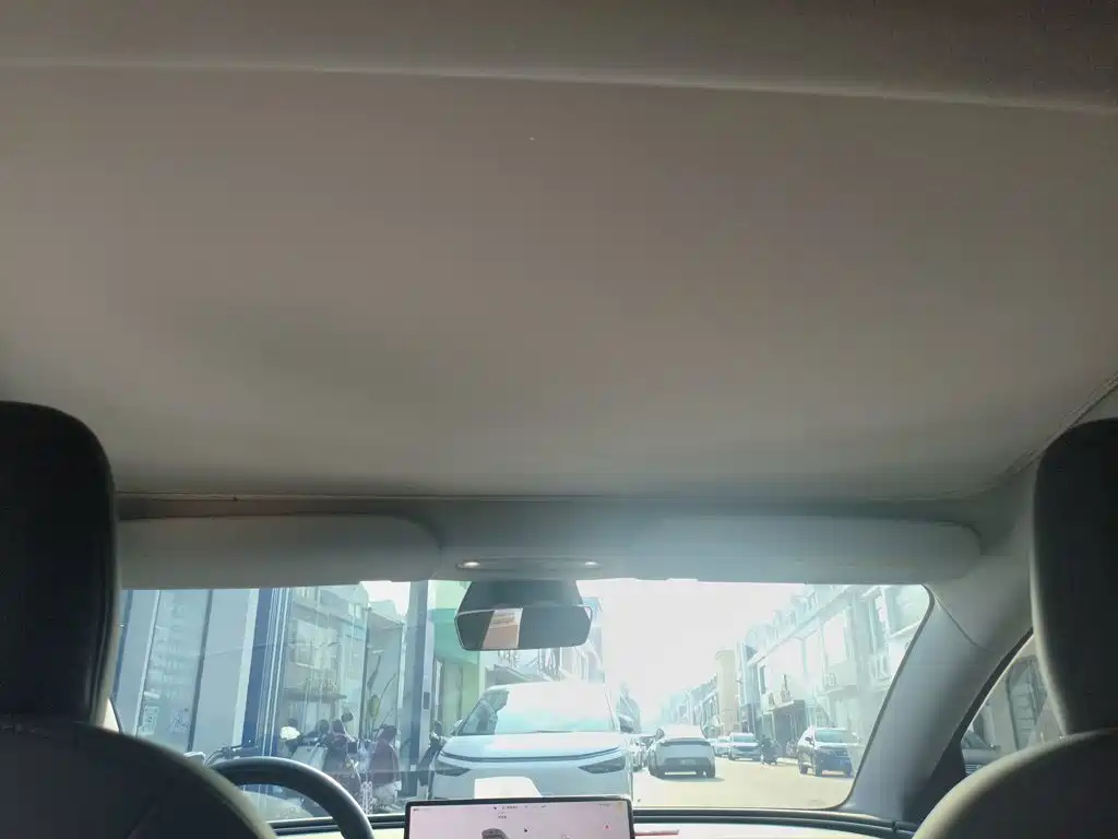 Tesla Model 3 — миниатюра 9
