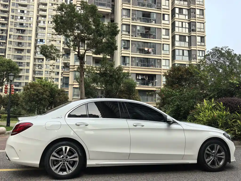 Mercedes-Benz C-Class — миниатюра 14