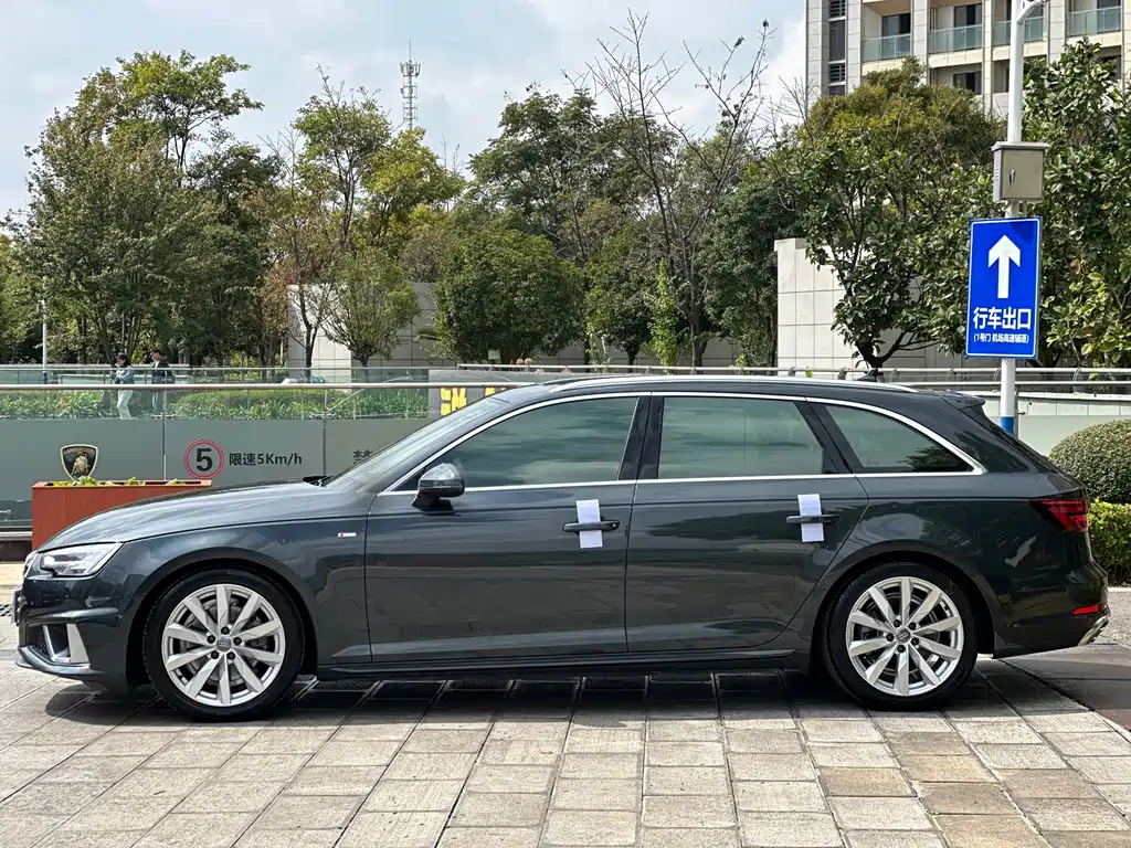 Audi A4 (Import) — миниатюра 4