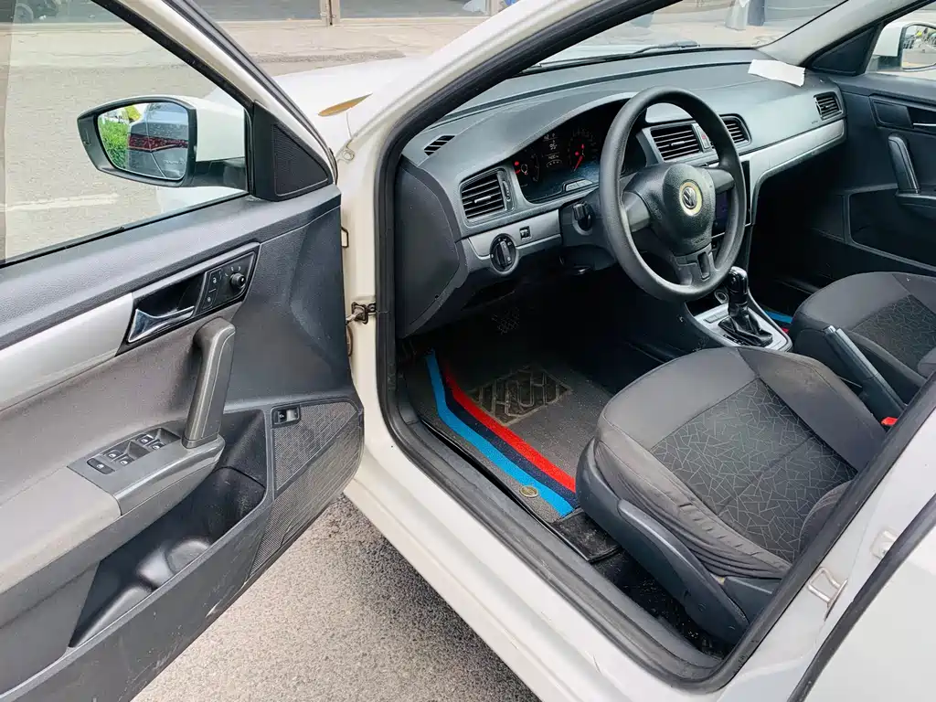 Volkswagen Lavida — миниатюра 6