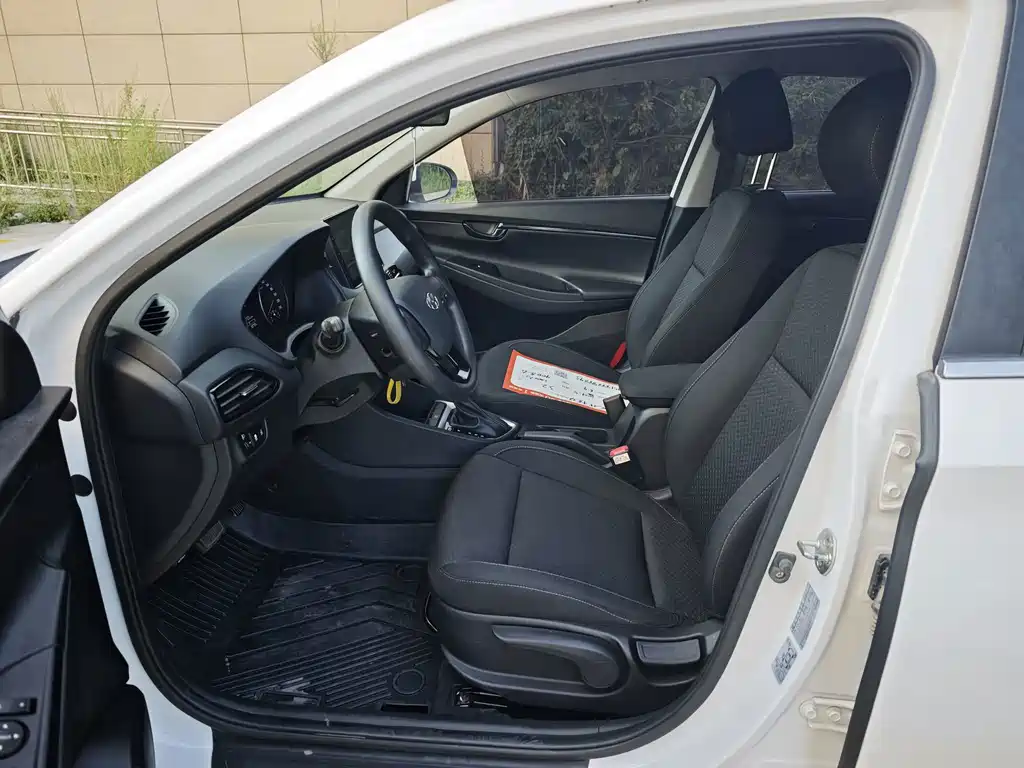 Hyundai Elantra — миниатюра 9