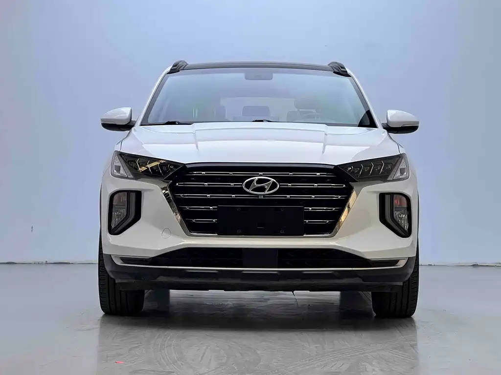 MODERN TUCSON