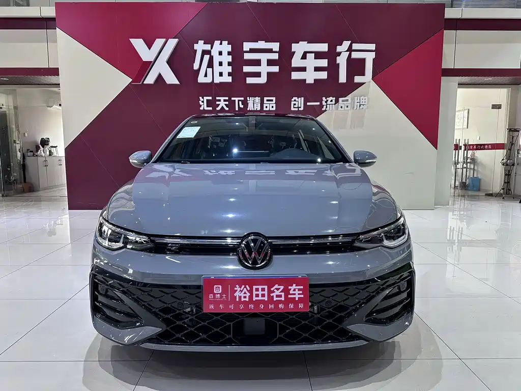 Volkswagen Golf 2025 300TSI R-Line