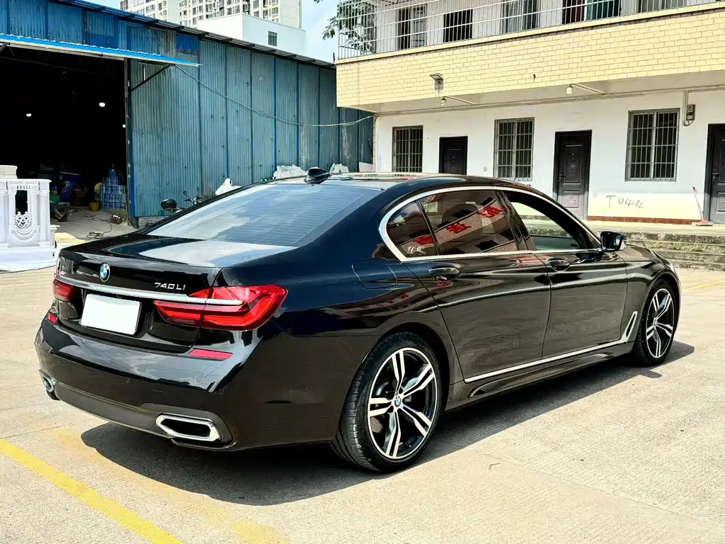 BMW  7 SERIES
