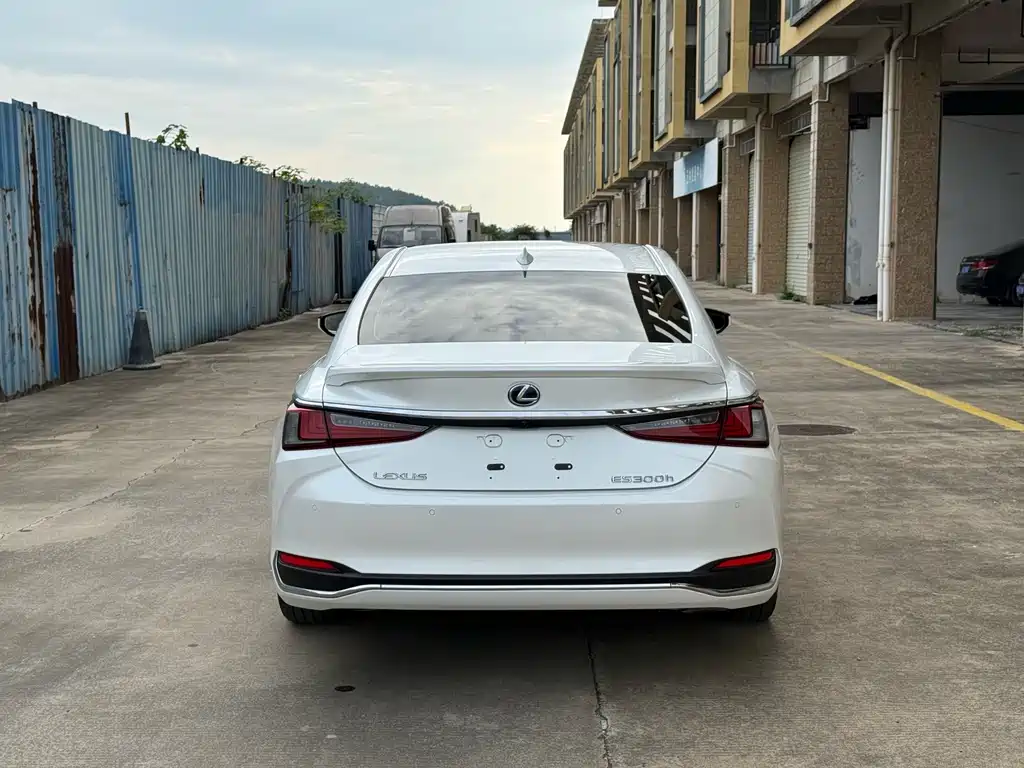Lexus ES — миниатюра 8