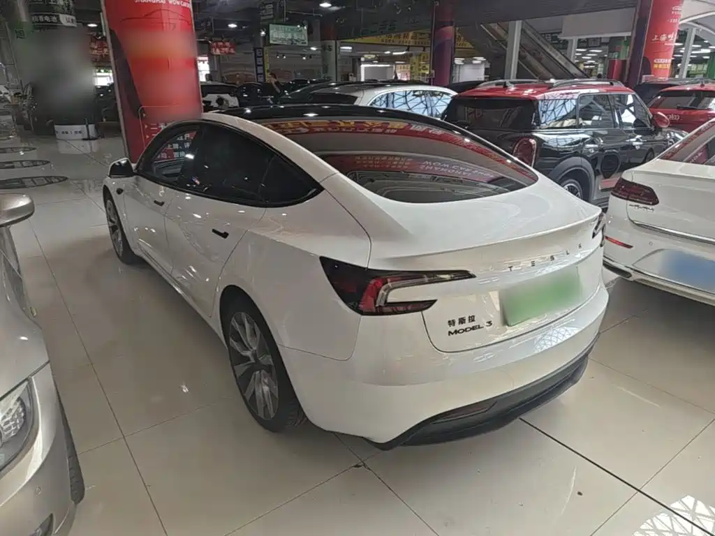 Tesla Model 3 — миниатюра 5