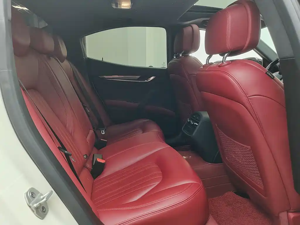 Maserati Ghibli — миниатюра 6