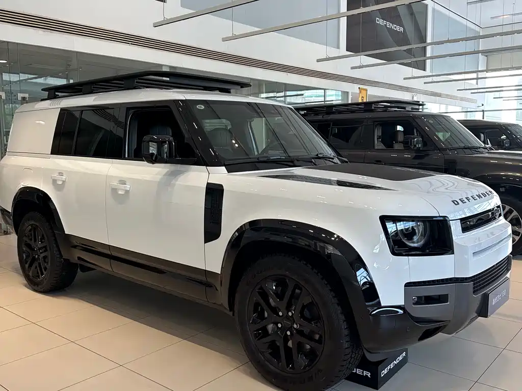 Land Rover Defender 0
