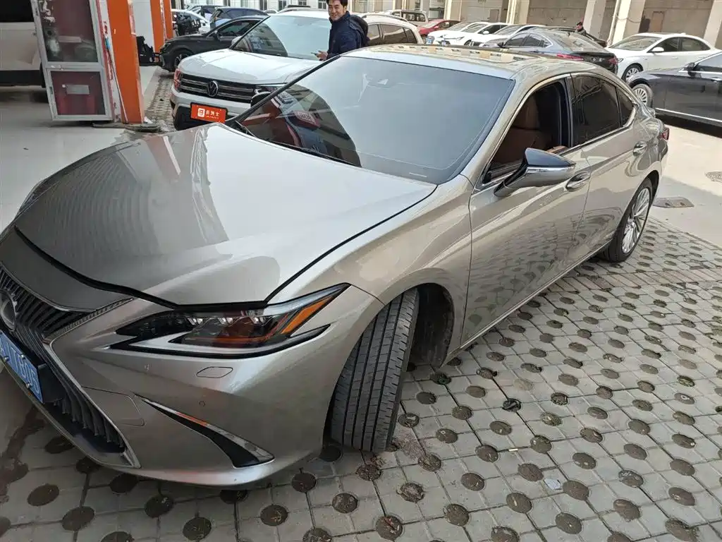 LEXUS ES