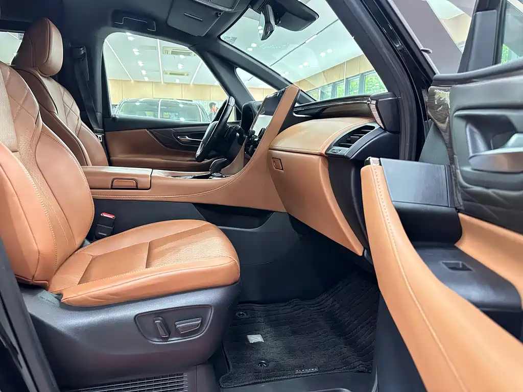 Toyota Alphard — миниатюра 6