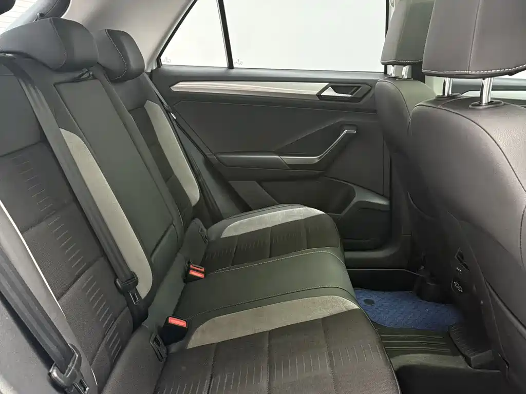 VOLKSWAGEN T ROC EXPLORING SONGS